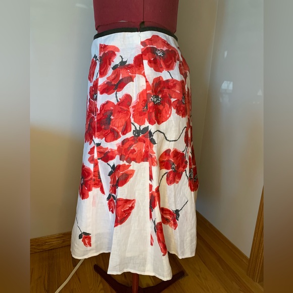 White Linen skirt w/Red poppy flowers with Black trim beautiful for any occasion - Picture 2 of 3